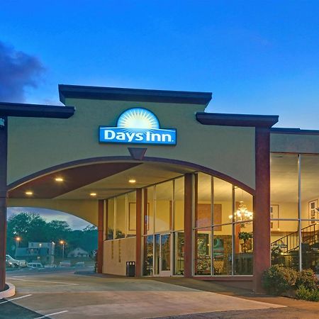 Days Inn By Wyndham Kansas City Exterior foto